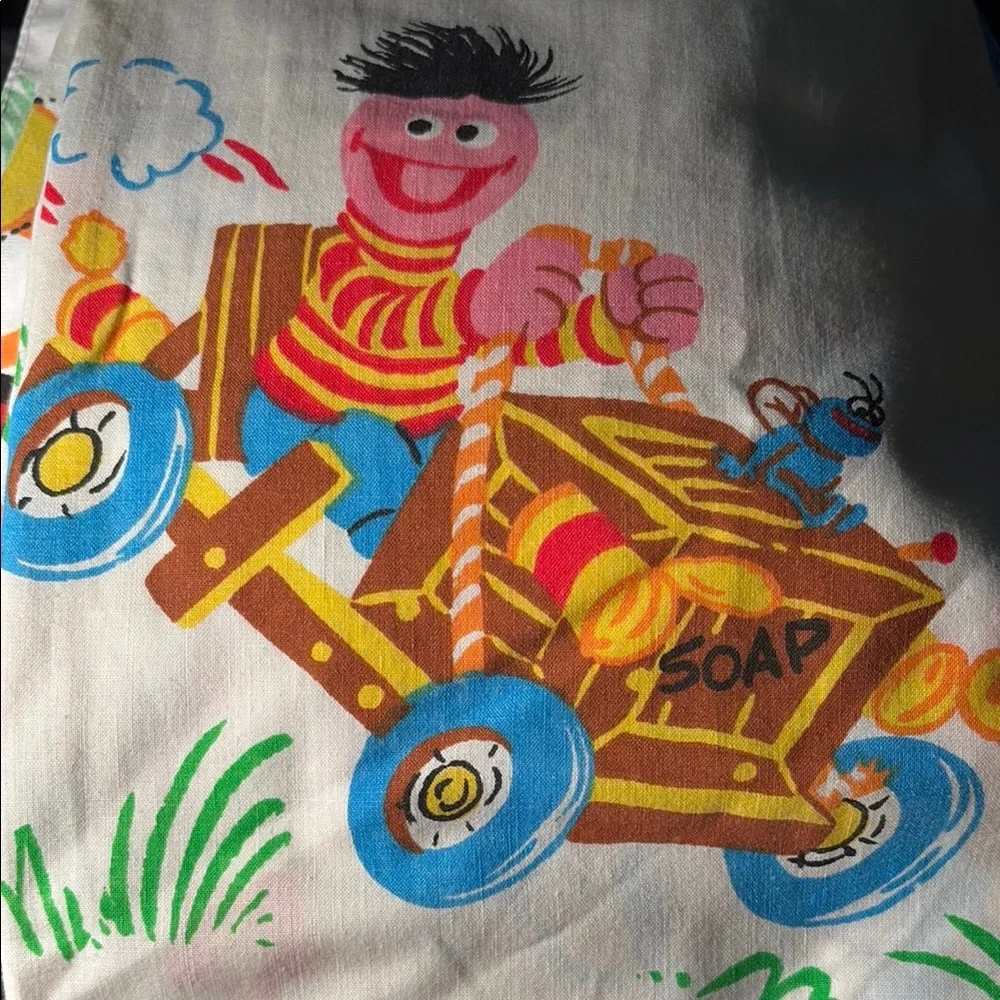 Vintage Sesame Street bottom sheet. Bad elastic. Great quilt‎ fabric 40 x 86 100